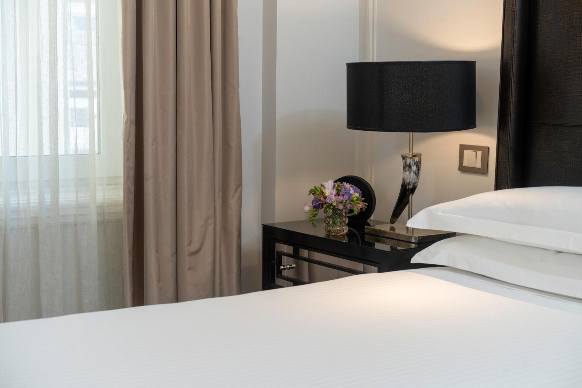 Alvear Palace - Leading Of The World